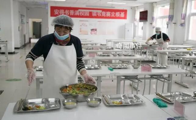 学校给孩子吃馊馒头?校方否认